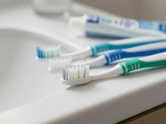 Jak začít s mezizubními kartáčky: Kompletní průvodce pro zdravé dásně